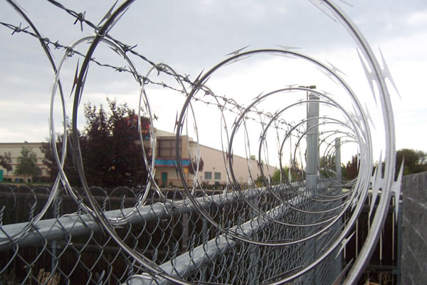 How to use razor barbed wire to protect residential areas